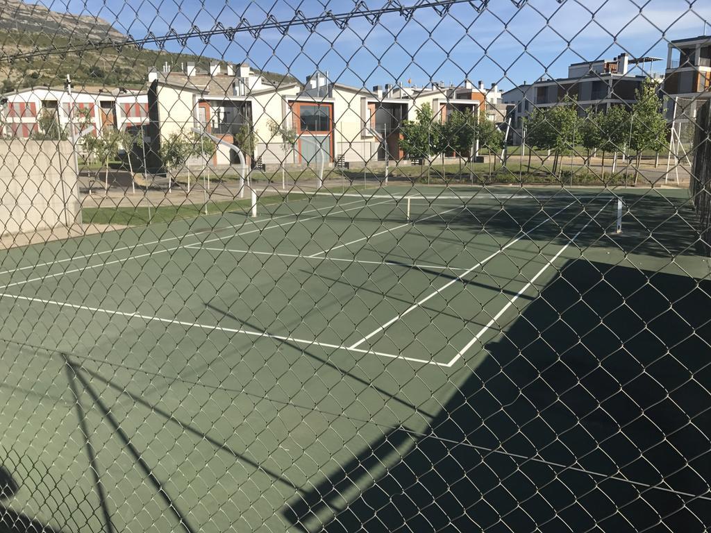 Golf Y Nieve Apartment Sabiñánigo Екстериор снимка