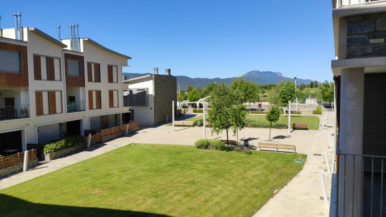 Golf Y Nieve Apartment Sabiñánigo Екстериор снимка